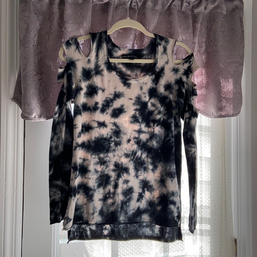 ROCK & REPUBLIC TIE DYE TOP!